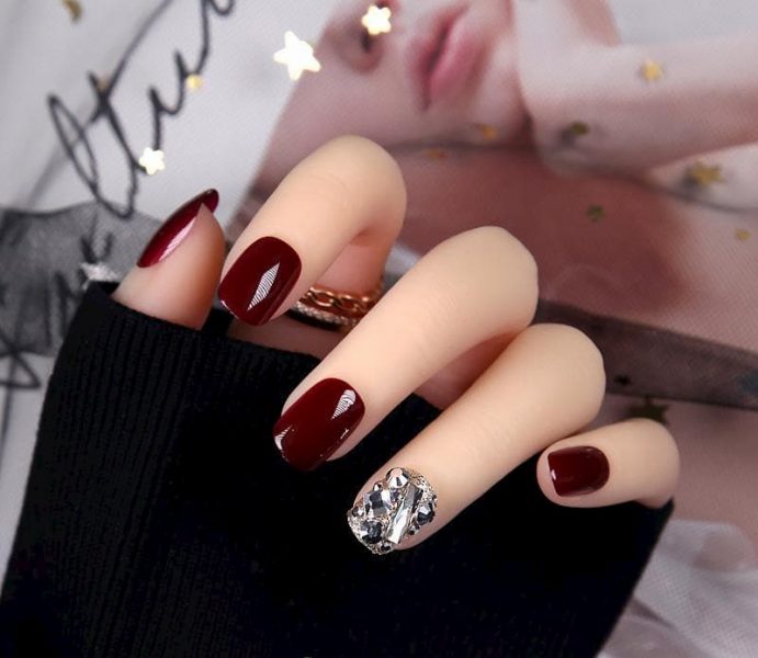 Mẫu nail màu đỏ mận