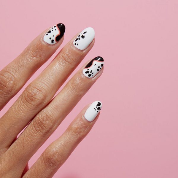 Mẫu nail trắng đen