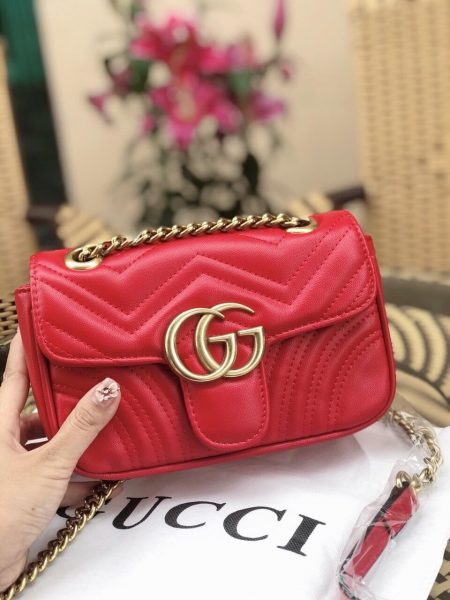 Mẫu túi xách Gucci đỏ sang trọng