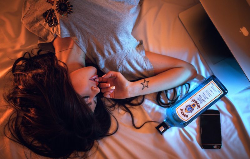 ảnh nhậu về cô gái say xỉn