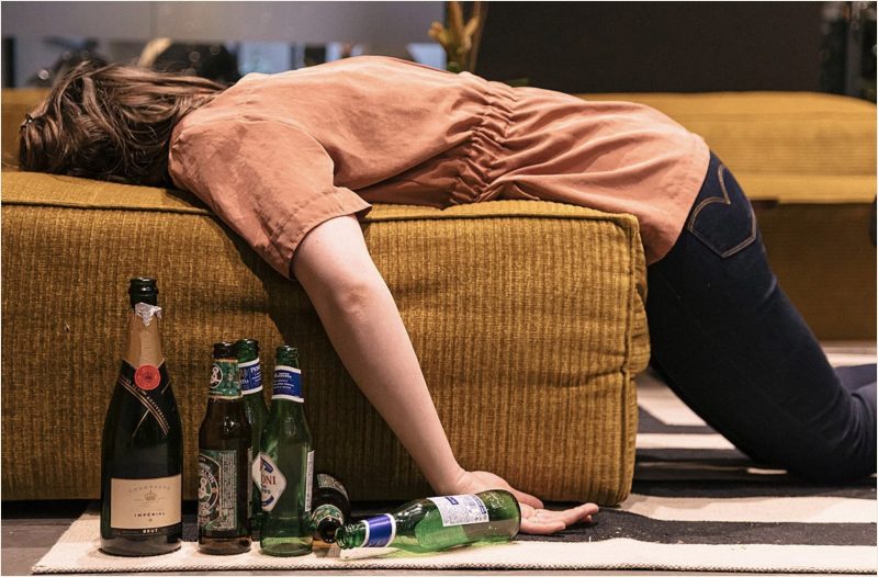 ảnh nhậu vui nhộn nằm lê lết