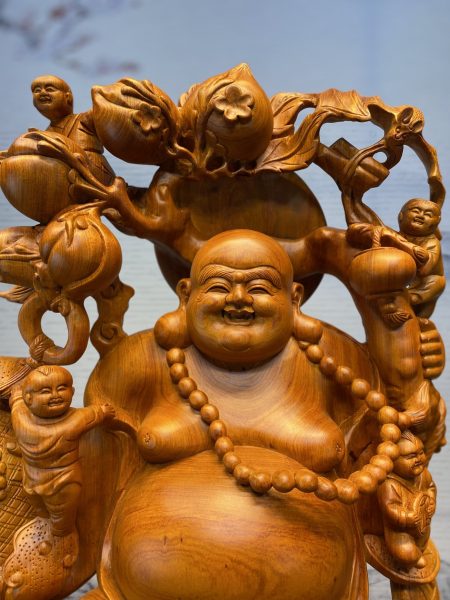 Bild von Maitreya Buddha, der wohlwollend lächelt