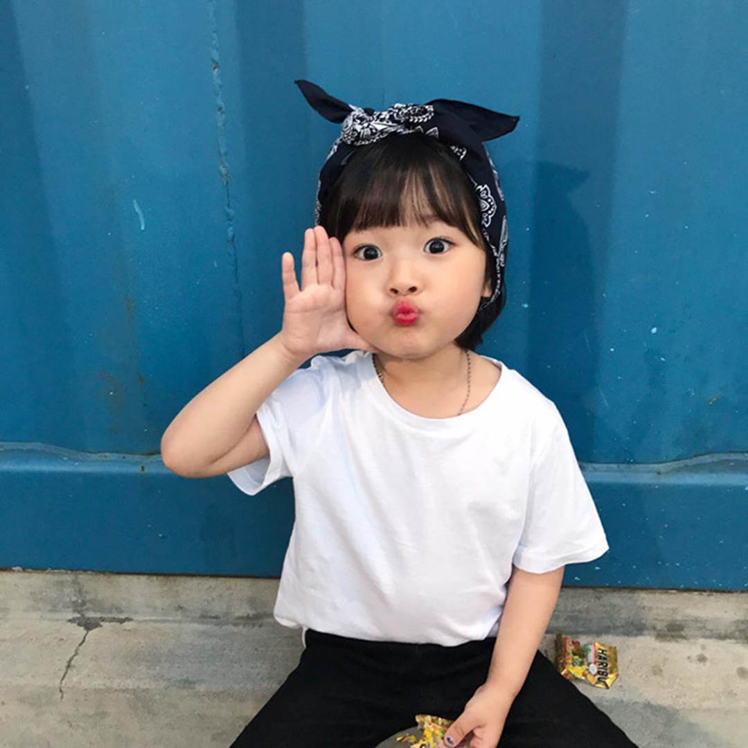 em bé Hàn Quốc: Trẻ em Hàn Quốc được cho là rất thông minh và khéo léo. Những hình ảnh và video của em bé Hàn Quốc không chỉ đáng yêu mà còn rất ấn tượng. Những hành động tinh nghịch và những cử chỉ ngây thơ khiến con tim của người xem tan chảy.