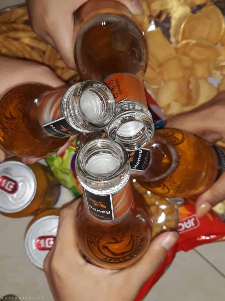 hình ảnh nhậu bia vui vẻ
