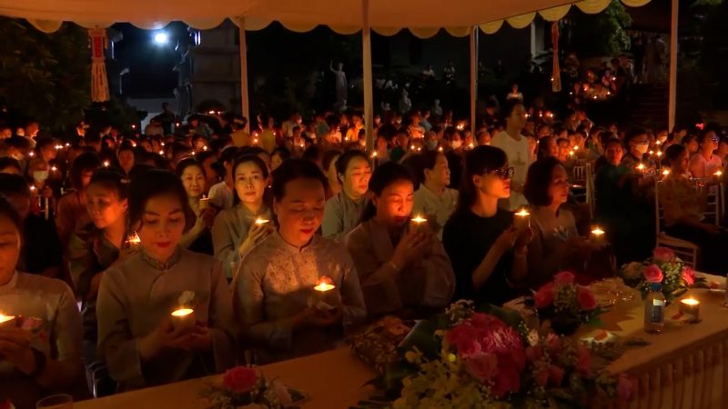 Ảnh Vu Lan Báo Hiếu cầu nguyện