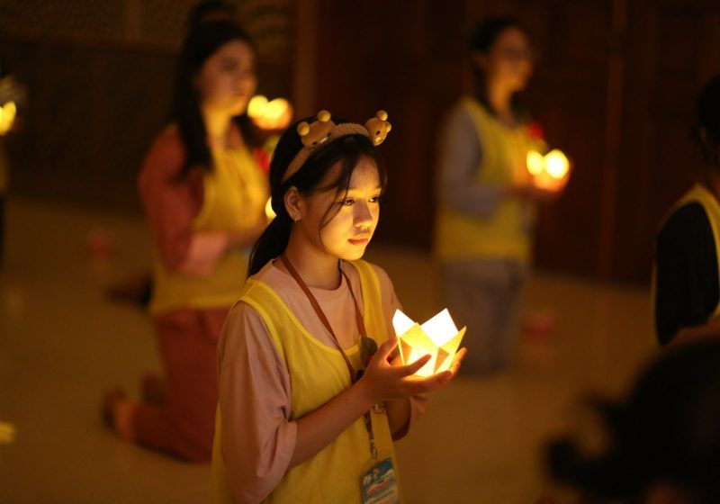 Ảnh Vu Lan Báo Hiếu thành tâm cầu nguyện