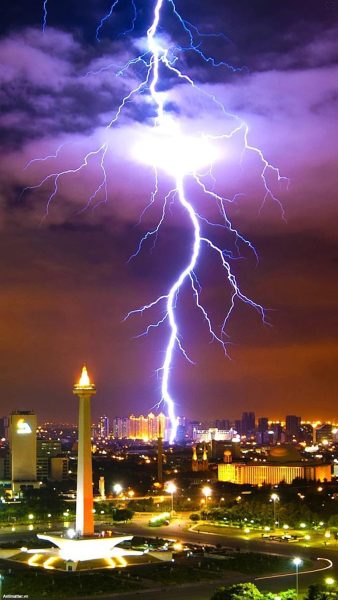 Hình ảnh sét đánh xuống thành phố