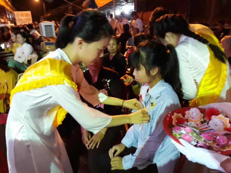 Hình ảnh vu lan báo hiếu đầy xúc động